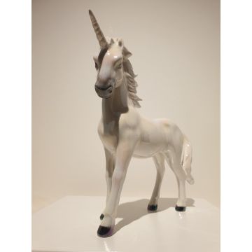 Licorne figurine en porcelaine debout 24cm x 21cm colorée, nacre