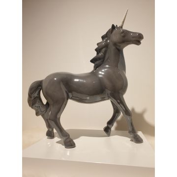 Licorne figurine en porcelaine debout 40cm x 42cm gris nacré