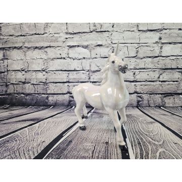Einhorn Porzellanfigur stehend ca.31cm x 32cm weiss Kolloriert m.Perlmutt