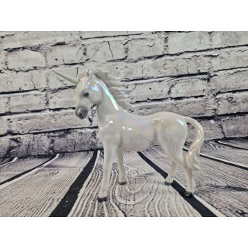 Einhorn Porzellanfigur stehend ca.24cm x 21cm koloriert, m. Perlmutt
