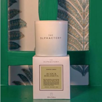 Duft-Kerze "The Olphactory White Isignia", 40h Acqua Bergamota Ambientair Bergamotte, Zeder, weißer Pfirsich